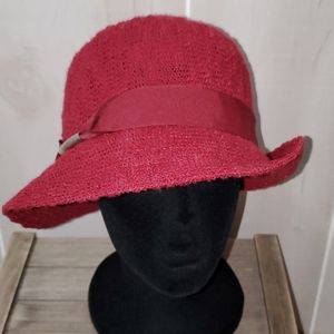 Dress hat with a little side swag